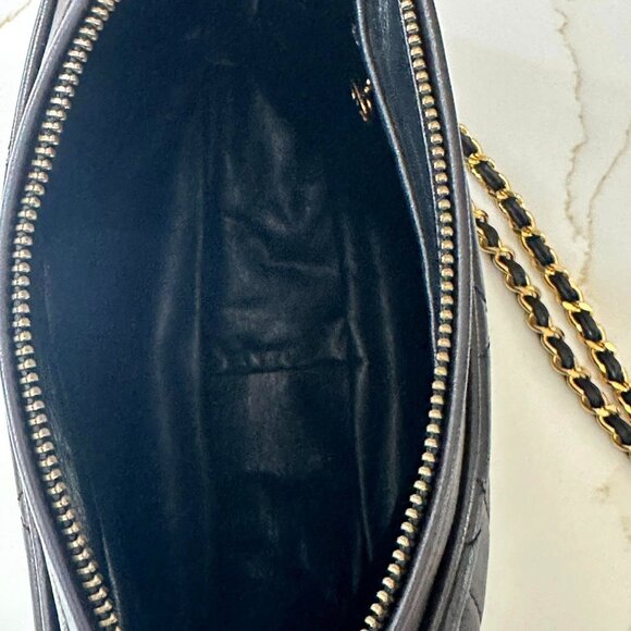 Chanel Vintage tassel camera bag with gold plated hardware in lambskin leather - Picture 15 of 16